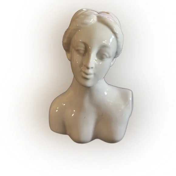 💕Urban Outfitters Bank -  RARE - Sculpted Female Bust - Picture 2 of 6